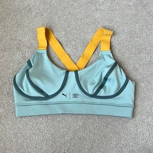 NWOT PUMA SPORTS BRA SIZE MEDIUM